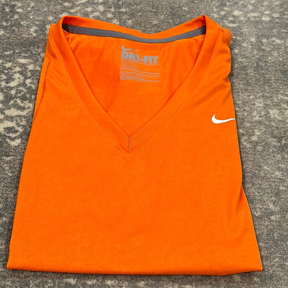NIKE DRI FIT ORANGE AND WHITE T SHIRT